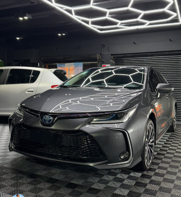 Toyota gris en DETAIL HAUS